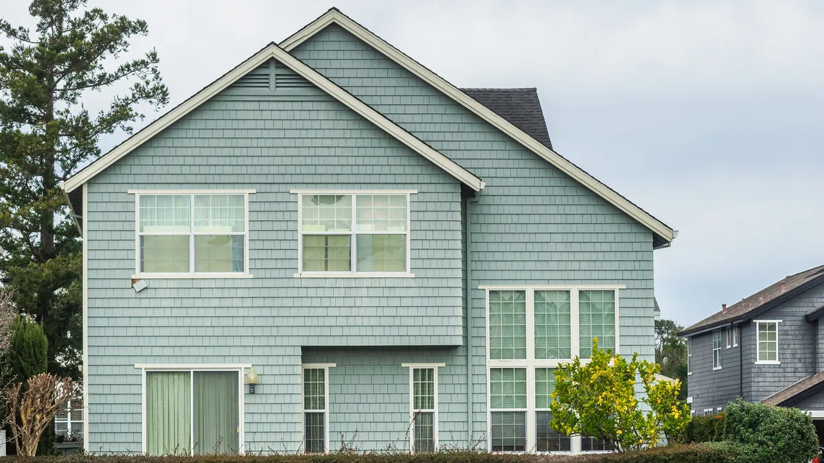 Contemporary detached house in a newer suburban neighbourhood